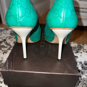 Woman’s authentic Gucci peep toes heel.